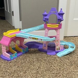 Fisher-Price Disney Klip Klop Princess Stable with 2 horses